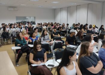 Sicoob UniCentro Br promove educação financeira por meio da literatura