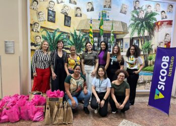 Instituto Sicoob doa cem kits de higiene para Ouvidoria da Mulher de Goiânia