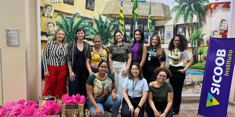 Instituto Sicoob doa cem kits de higiene para Ouvidoria da Mulher de Goiânia