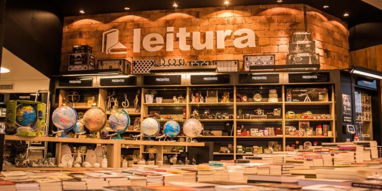Livraria Leitura relança a campanha “Compre 2, Leve 3”