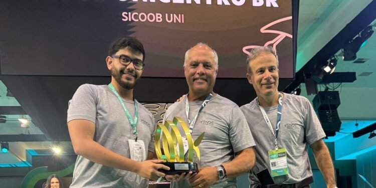 Sicoob UniCentro Br recebe prêmios nacionais no Vende Sicoob 2025