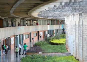 UnB abre concurso com 667 vagas e salários de até R$ 4.967,04