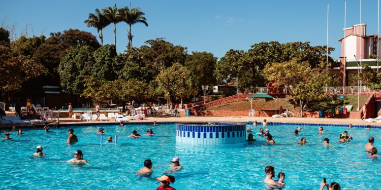 Dia do Trabalhador com entrada gratuita nos parques aquáticos do Sesc Goiás