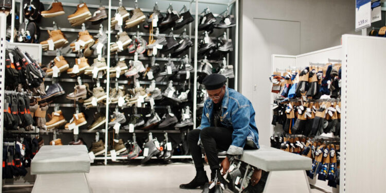 Araguaia Shopping lança campanha com descontos de até 50% em calçados