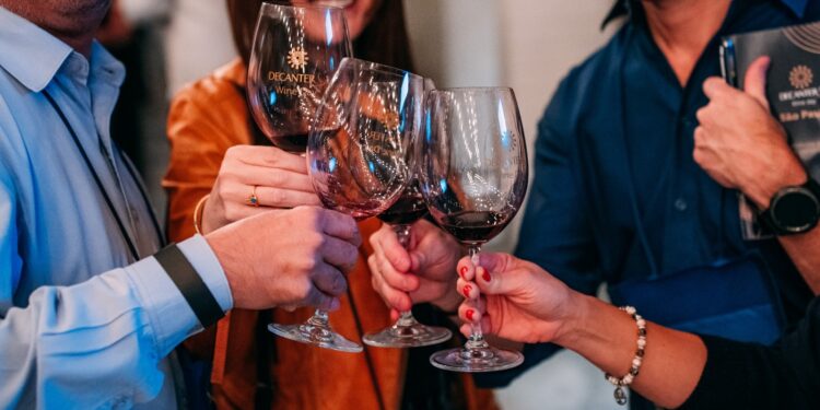 Decanter Wine Day convida o público goianiense a uma volta ao mundo pelos sabores do vinho