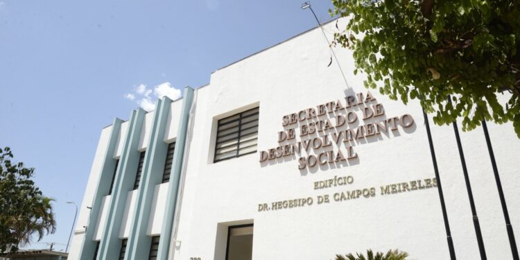 Seds abre seleção com 94 vagas e salários de até R$ 10,8 mil