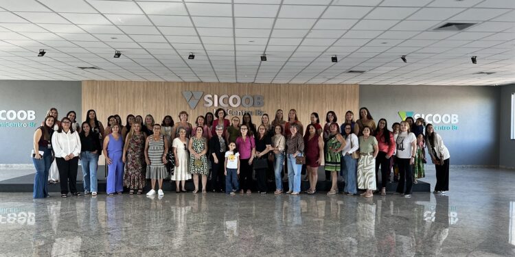 Sicoob UniCentro Br abre as portas para mães de colaboradores