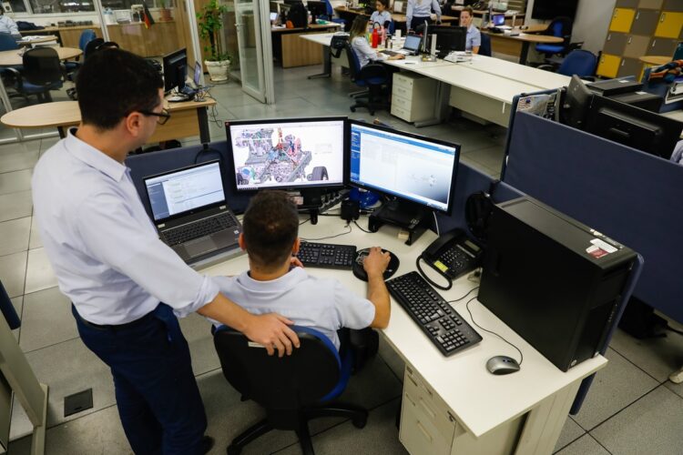 Volkswagen amplia automações e acelera o desenvolvimento de caminhões e ônibus