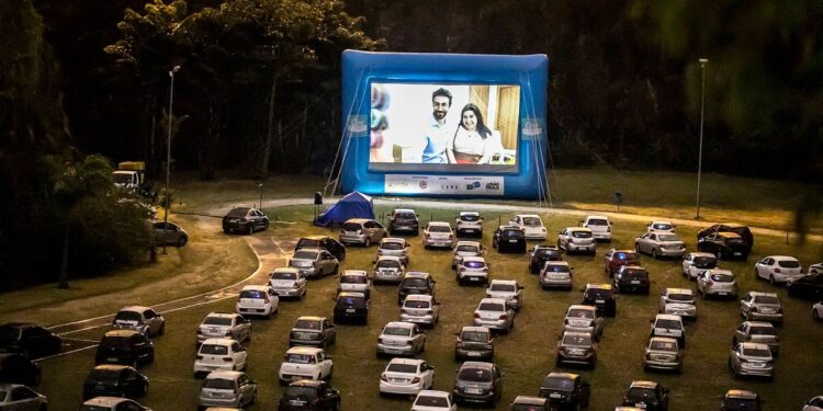 Ação da Mobil leva sessões de cinema drive-in gratuitas a Goiânia e Anápolis