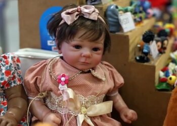 Licença para “mãe” bebê reborn? Pedido levanta debate trabalhista