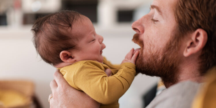 Aumento da licença-paternidade será tema no Congresso após recesso
