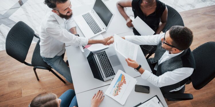 Cooperativismo financeiro impulsiona micro, pequenas e médias empresas