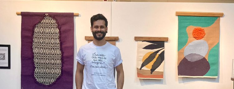 Exposição no Instituto Rizzo une artesão profissional e estudantes goianos