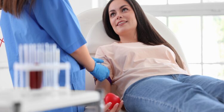 Hemocentro participa da semana de saúde do trabalho do Sicoob UniCentro Br