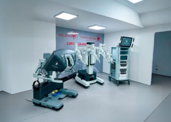 Hospital Santa Helena apresenta novo robô cirúrgico de alta precisão