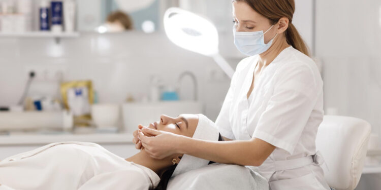 IPOG discute o futuro da Biomedicina e lança graduação na área