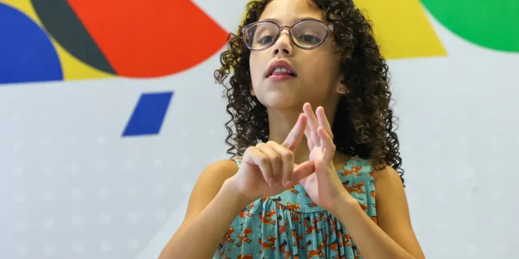 Instituto Rizzo oferece curso gratuito de iniciação em Libras