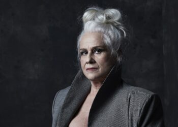 Sesc Goiás apresenta o espetáculo Ficções, com Vera Holtz