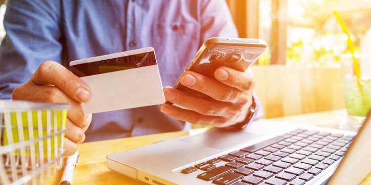 Com faturamento previsto de R$ 224,7 bilhões em 2025, e-commerce brasileiro muda de fase