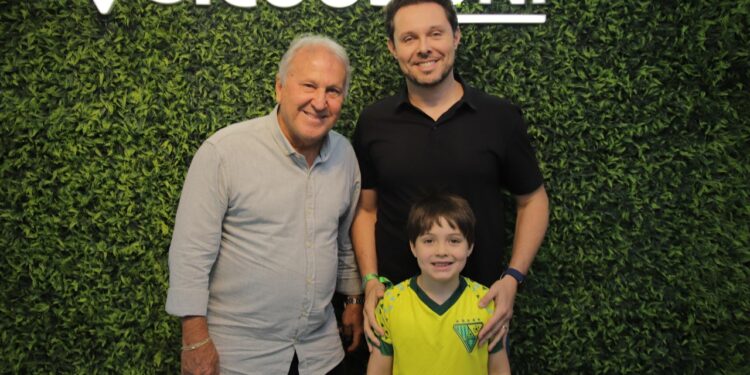 Liderança e coop: Zico palestra no Sicoob UniCentro Br