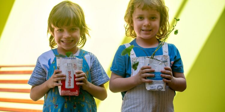 Unimed Goiânia distribui mudas nativas do Cerrado