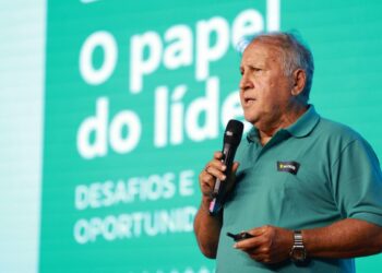Zico faz palestra sobre liderança e cooperativismo em Goiânia