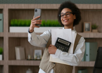 Geração Z é a que mais cresce em negociações de dívidas