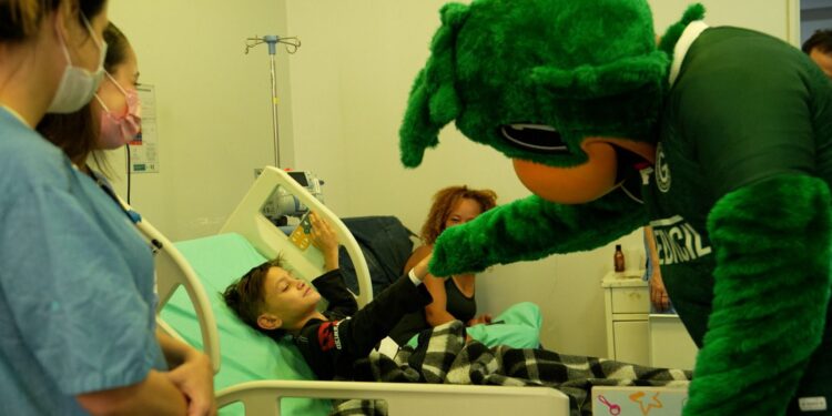 Goiás Esporte Clube realiza ação em hospital