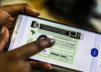 CNH: Governo abre consulta sobre a exigência de autoescola