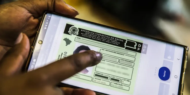 CNH: Governo abre consulta sobre a exigência de autoescola