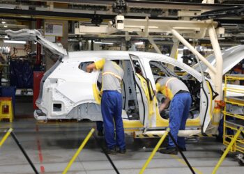 Fabricação de veículos puxa alta da indústria goiana