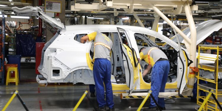 Fabricação de veículos puxa alta da indústria goiana