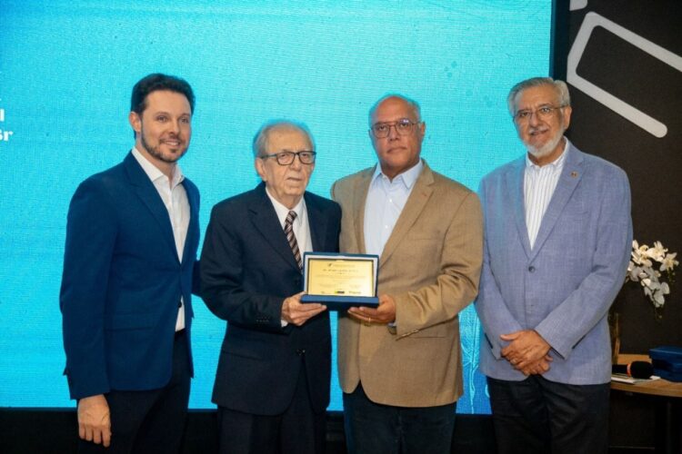 Finalistas do V Prêmio Nacional de Poesia são premiados