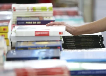 Parceria inédita: Carlos André, TRE e OAB pela leitura