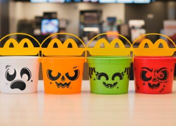 McLanche Feliz entra no clima de Dia das Bruxas