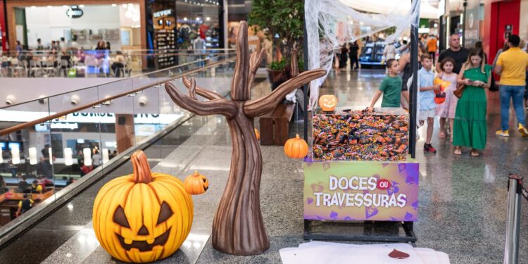 Passeio das Águas Shopping promove ação de Halloween