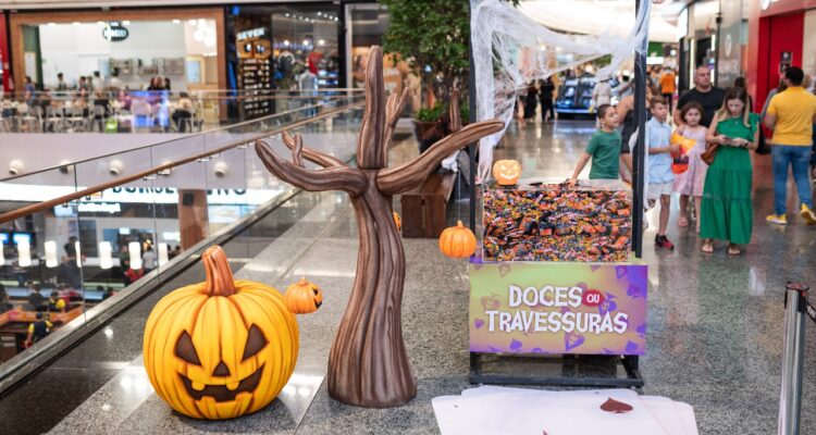 Passeio das Águas Shopping promove ação de Halloween