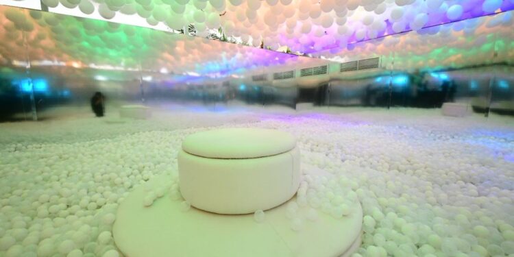 Passeio das Águas recebe instalação com 130 mil bolas