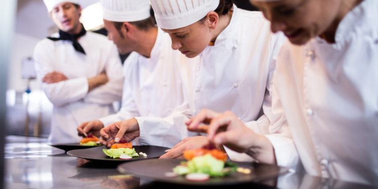Pobre Juan celebra chefes que promovem a alta gastronomia