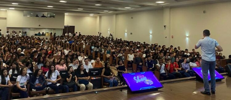 Unialfa realiza 2º Talk Show Desenrola no Enem