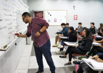 Violência contra professores é fruto de precarizações