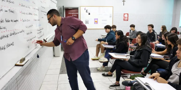 Violência contra professores é fruto de precarizações