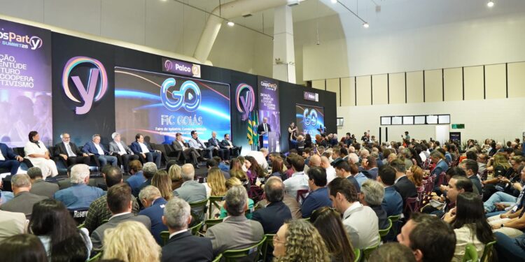 Expoind 2025 abre com público inicial de 3,5 mil visitantes