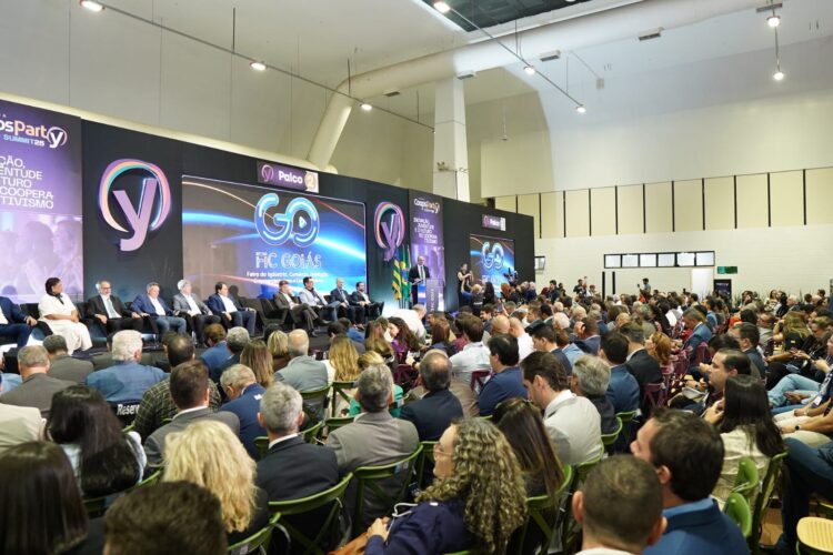 Expoind 2025 abre com público inicial de 3,5 mil visitantes