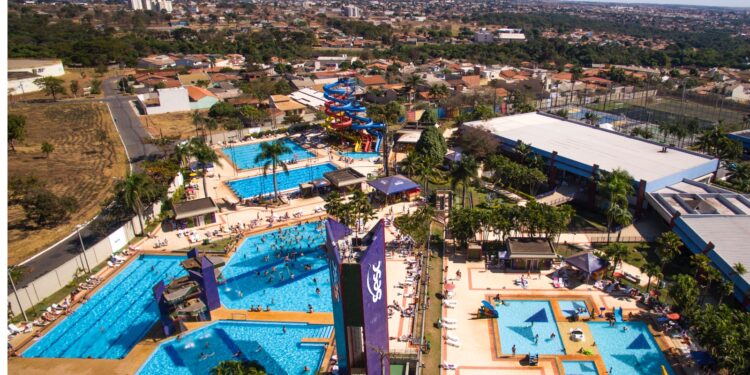 Alego e Sesc Goiás assinam termo para beneficiar servidores