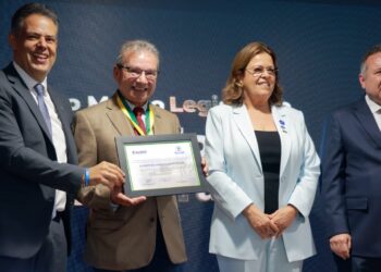 Líderes cooperativistas são homenageados pela Alego