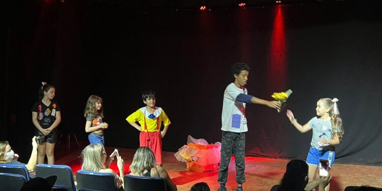 Curso de teatro e oratória para crianças a partir de 6 anos em Goiânia