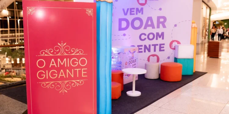 Passeio das Águas arrecada material escolar para a CUFA