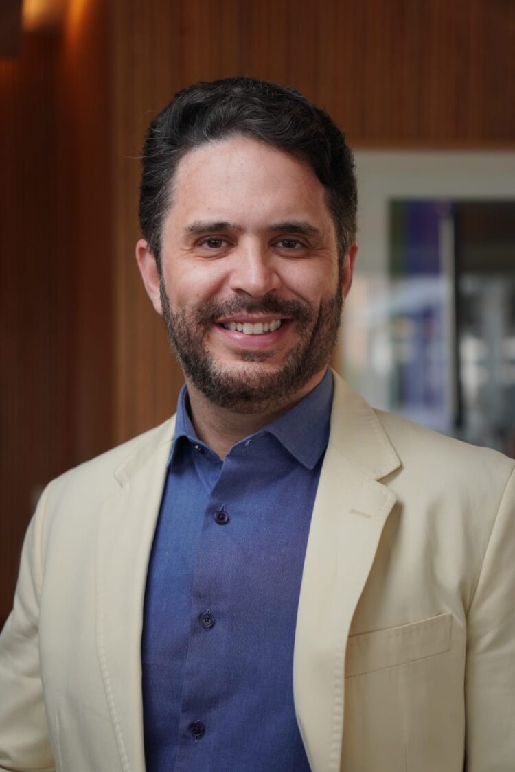 Boom do transplante capilar transforma mercado estético no Brasil