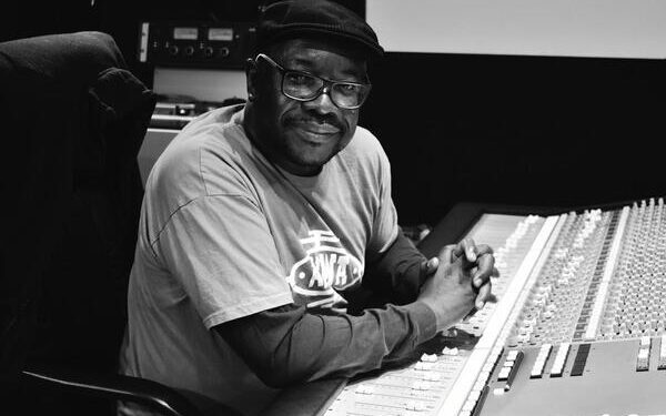 Mad Professor, referência da cena dub internacional, se apresenta em Goiânia neste domingo (11)